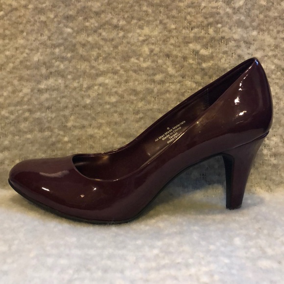 Merona Shoes - Never worn! Maroon pump